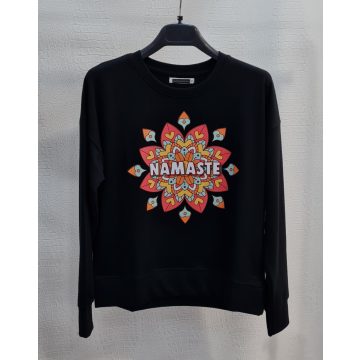 Női pulcsi mandalával