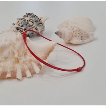 Védelmező piros karkötő